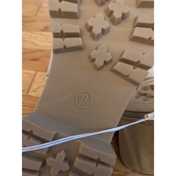 NWOT Universal Thread Women's Beige Canvas Combat Boots Lace-Up & Side Zipper 9 - Picture 7 of 8